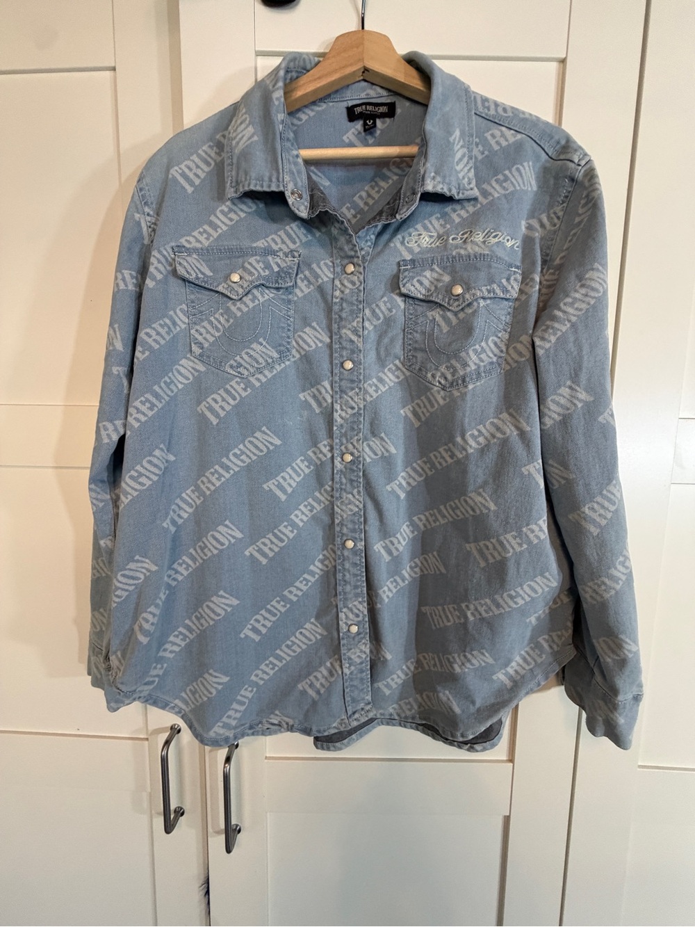 True Religion Light Blue All-Over Logo Denim Shirt Jacket B7